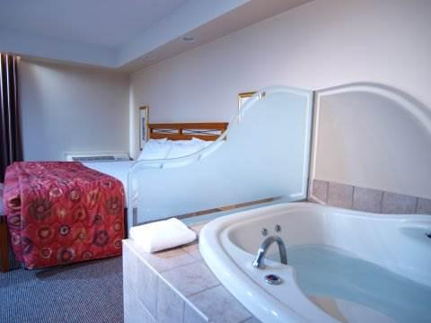Royal Calgary, Trademark Collection By Wyndham 3* Calgary
