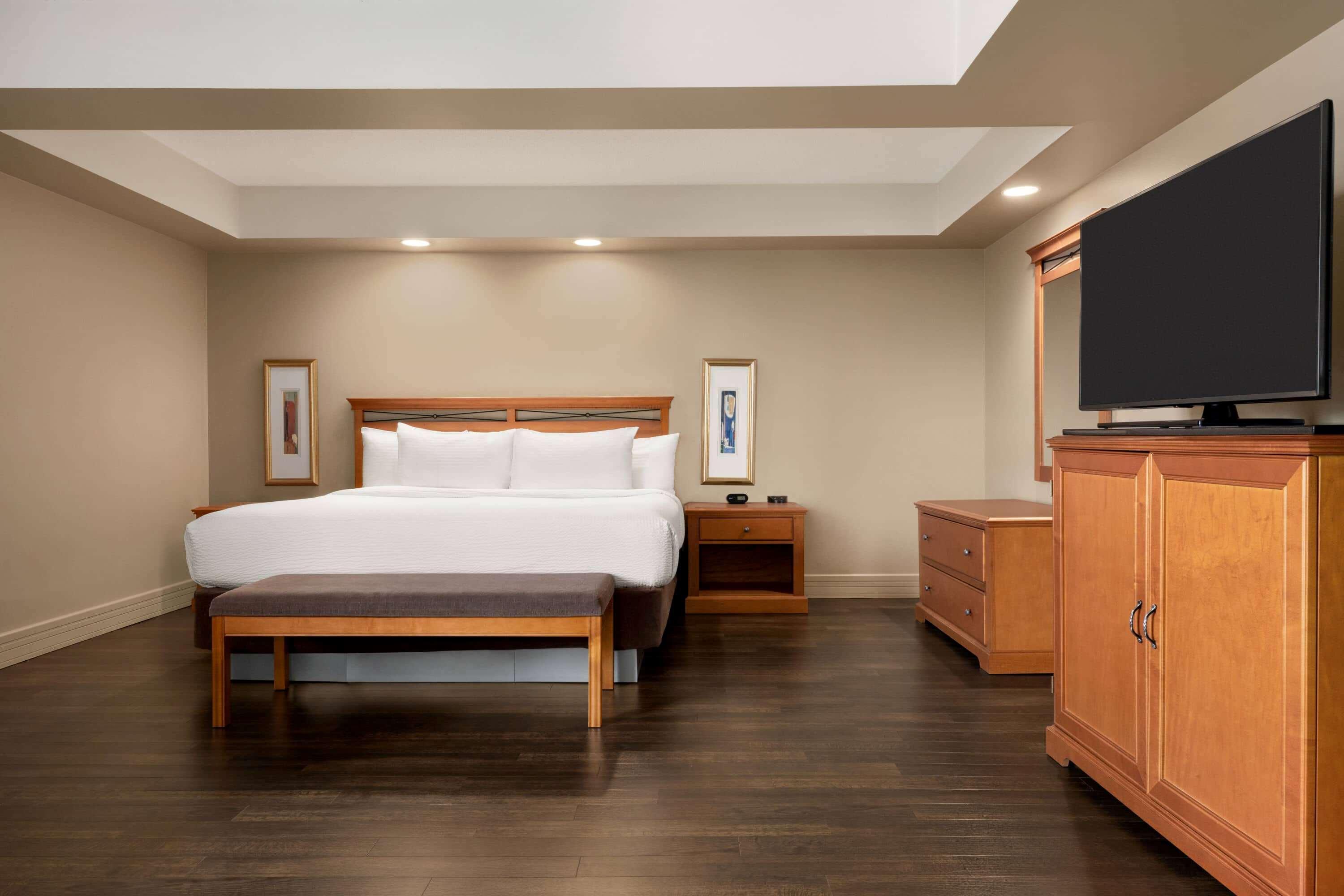 Royal Calgary, Trademark Collection By Wyndham Hotel 3*