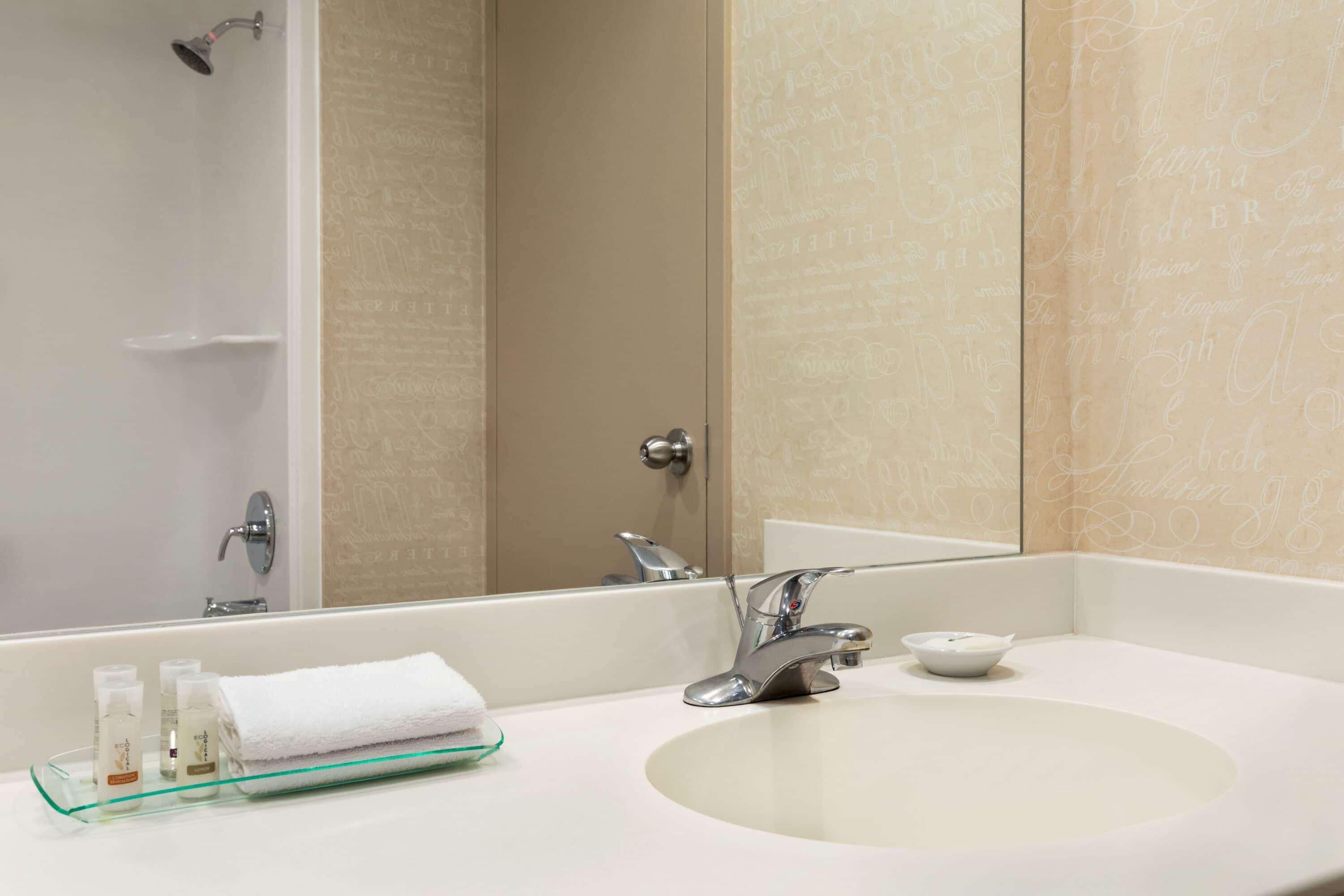 Royal Calgary, Trademark Collection By Wyndham 3*
