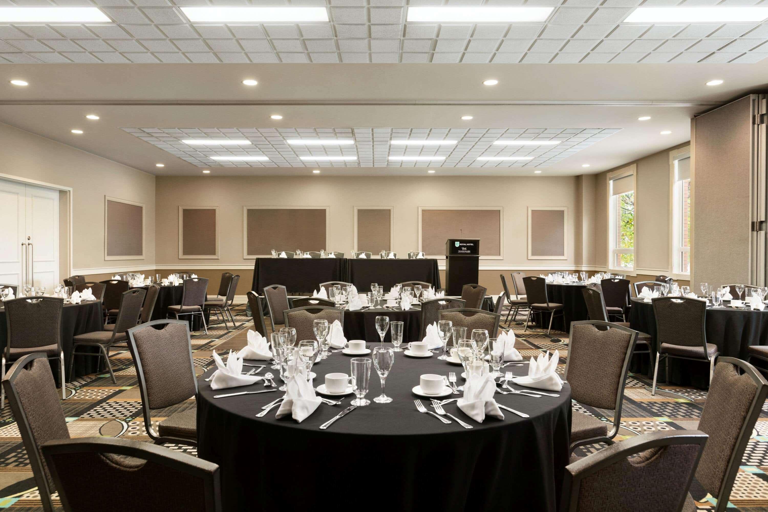 Royal Calgary, Trademark Collection By Wyndham 3* Calgary