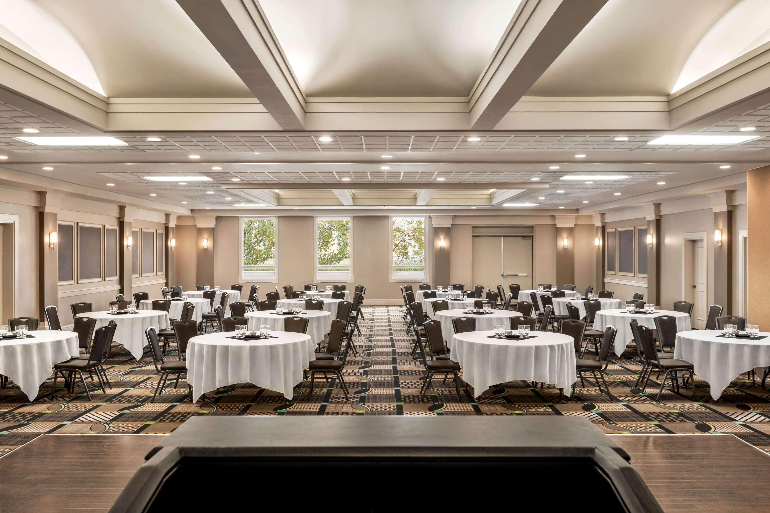 Hotel Royal Calgary, Trademark Collection By Wyndham 3*