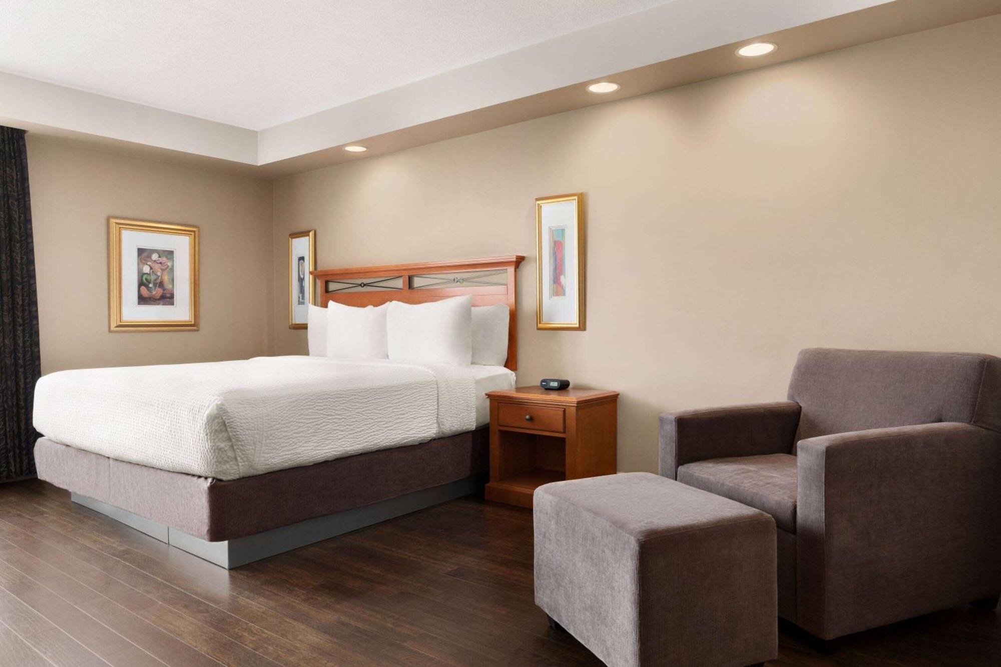 Royal Calgary, Trademark Collection By Wyndham Hotel Calgary