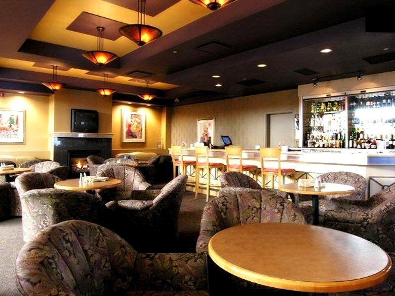 Royal Calgary, Trademark Collection By Wyndham Hotel 3*